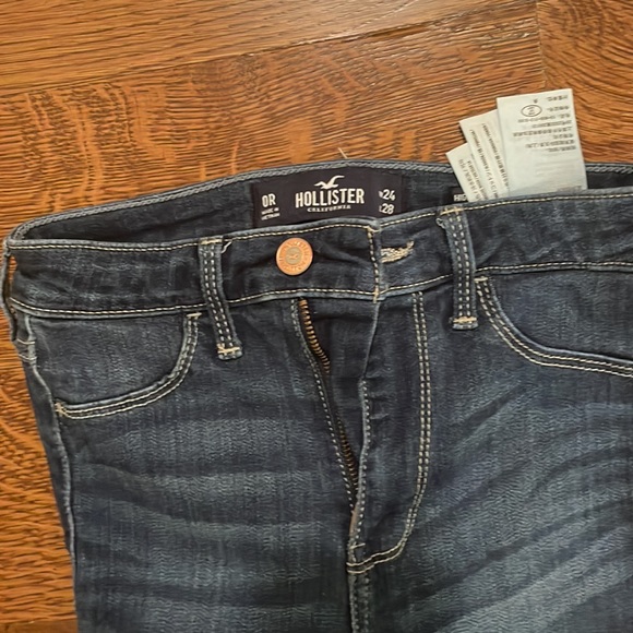 Hollister dark wash skinny ripped jeans - Picture 2 of 3